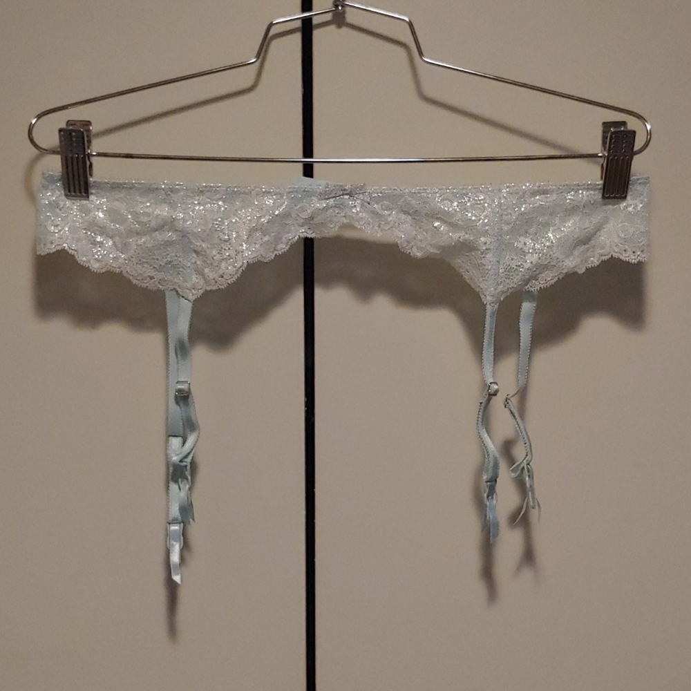 L blue and white lace garter belt